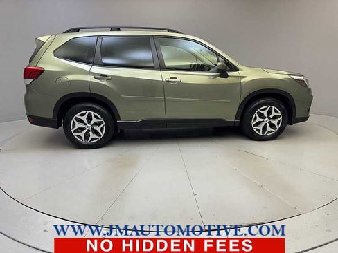 Used 2020 Subaru Forester Premium AWD/4WD image 6