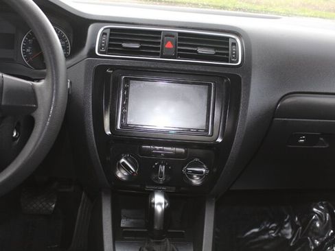 Used 2012 Volkswagen Jetta SE FWD image 14