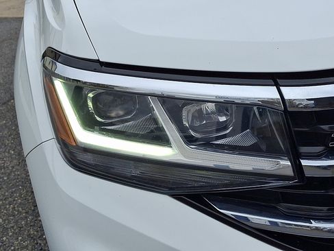 Used 2021 Volkswagen Atlas SE w/ Panoramic Sunroof Package image 9