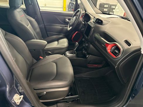 Used 2023 Jeep Renegade Trailhawk w/ Trailhawk Elite Group AWD/4WD image 14