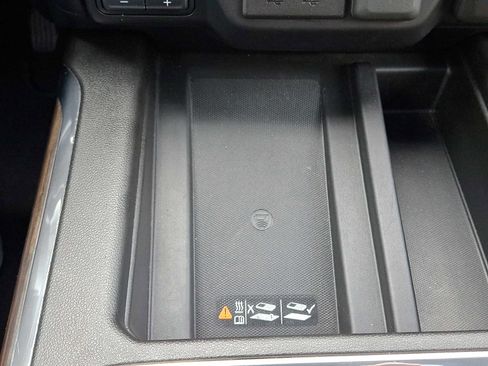 Used 2022 Chevrolet Silverado 3500 High Country w/ Technology Package image 32