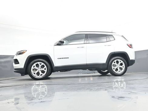 Used 2024 Jeep Compass Latitude AWD/4WD image 36