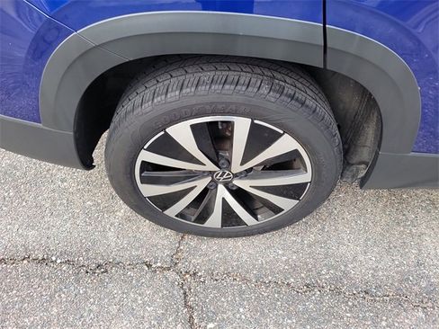 Used 2024 Volkswagen Taos SE image 7