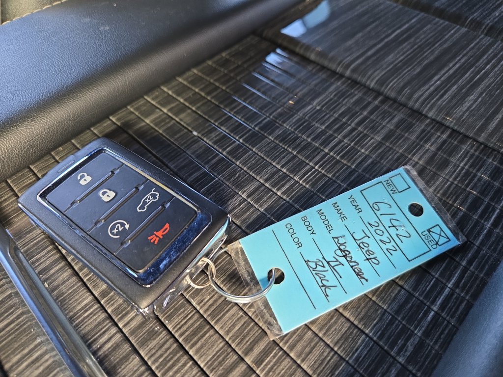 Used 2022 Jeep Wagoneer Series II AWD/4WD image 31