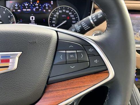 Used 2017 Cadillac XT5 Platinum w/ Driver Assist Package image 19