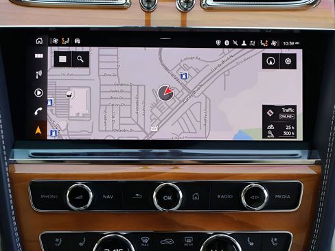 Used 2021 Bentley Bentayga image 17