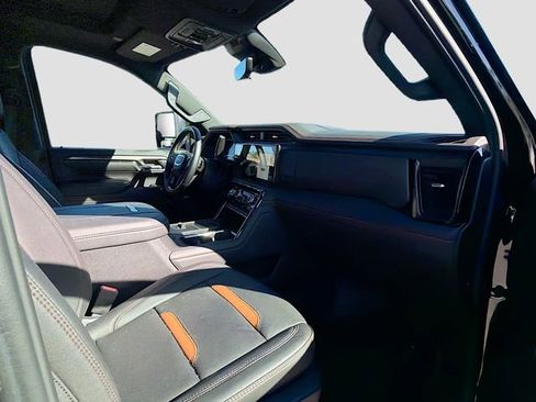 Used 2025 GMC Sierra 2500 AT4 w/ AT4 Premium Plus Package image 13