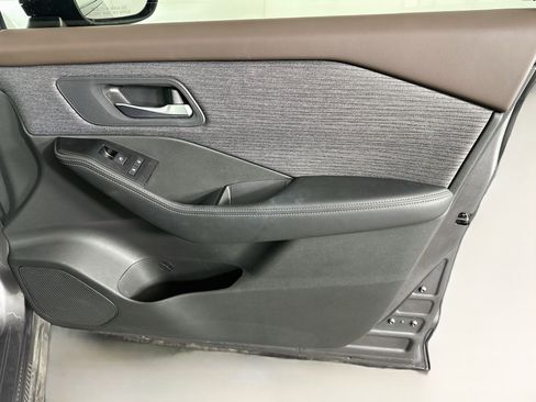 Used 2022 Nissan Rogue SV AWD/4WD image 30