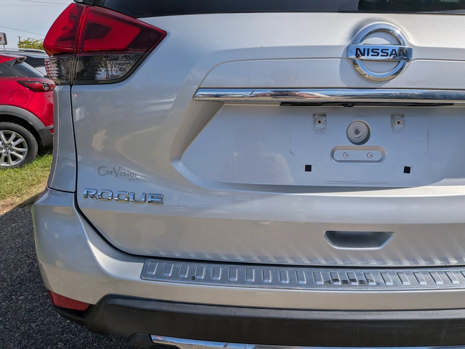 Used 2017 Nissan Rogue SV AWD/4WD image 14