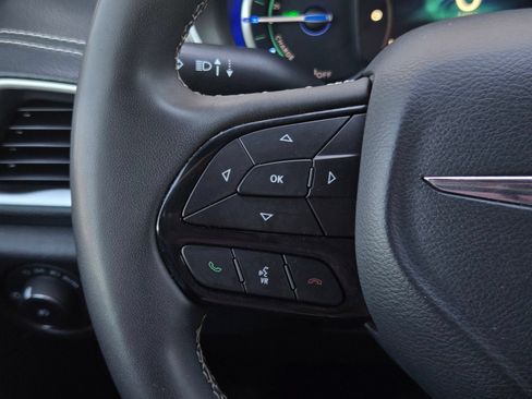 Used 2024 Chrysler Pacifica Limited FWD image 21