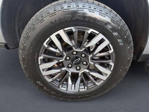 Used 2025 Chevrolet Tahoe Z71 AWD/4WD image 9
