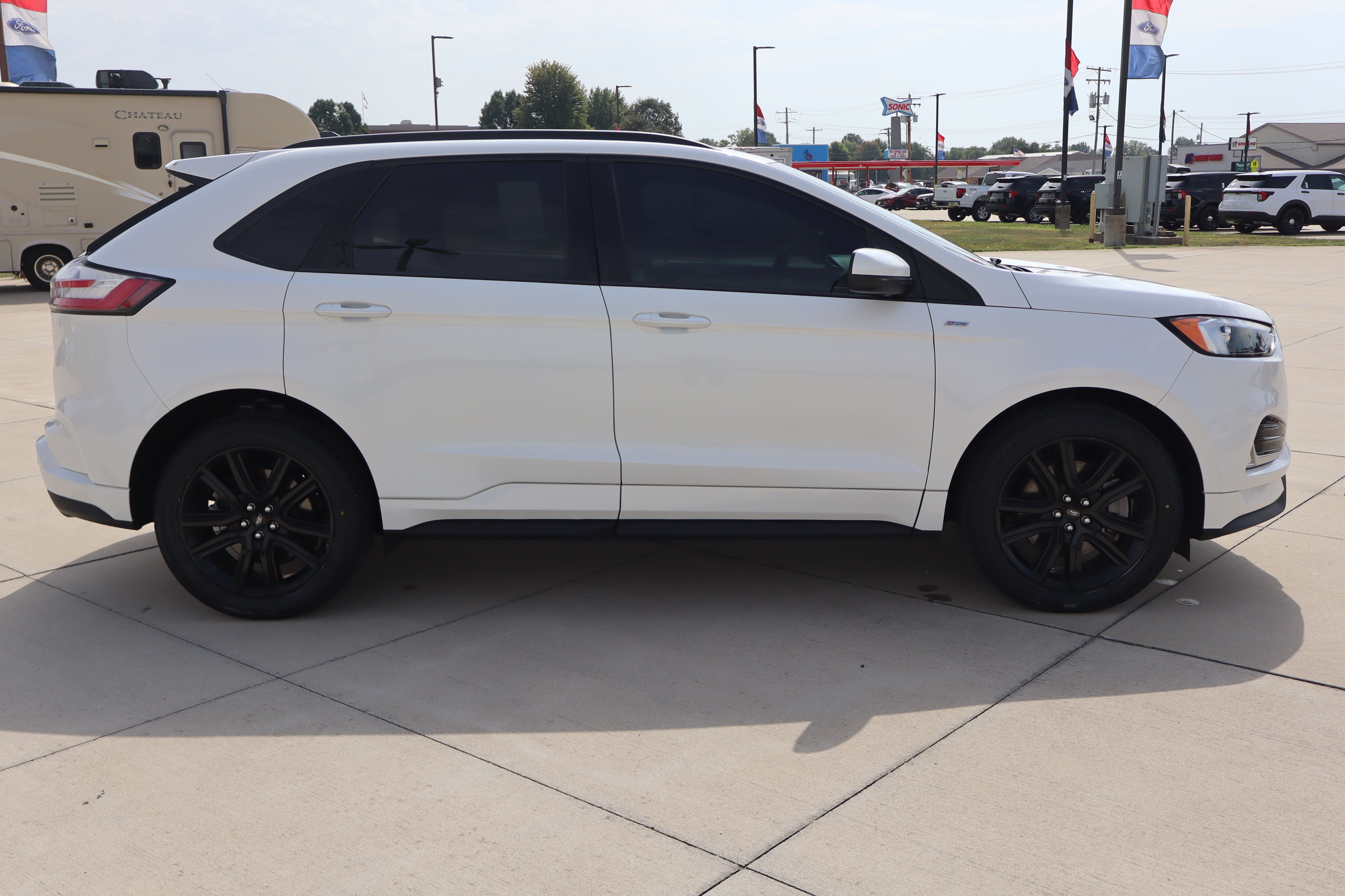 Used 2021 Ford Edge ST-Line w/ Class II Trailer Tow Package AWD/4WD image 4