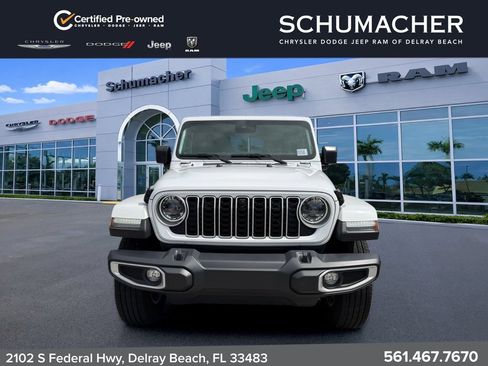 Used 2024 Jeep Wrangler Unlimited Sahara w/ Technology Group AWD/4WD image 2