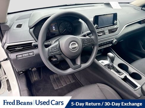 Used 2023 Nissan Altima 2.5 S FWD image 11