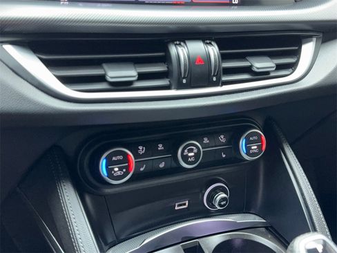 Used 2022 Alfa Romeo Stelvio Veloce image 28