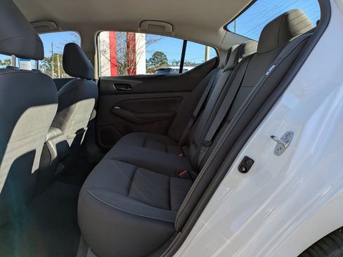 Used 2025 Nissan Altima 2.5 SV image 13