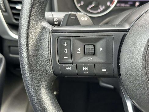 Used 2023 Nissan Rogue S image 9
