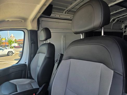 Used 2025 RAM ProMaster 2500 w/ Convenience Group FWD image 16