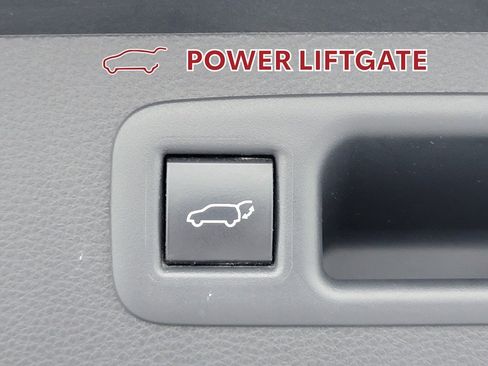 Used 2023 Toyota Highlander XLE AWD/4WD image 32