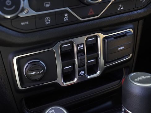 New 2026 Jeep Gladiator Sport AWD/4WD image 16