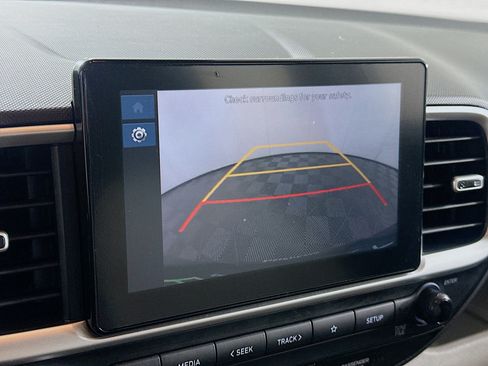 Used 2025 Hyundai Venue SEL FWD image 21