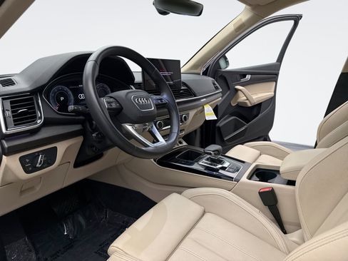 Used 2025 Audi Q5 2.0T Premium Plus w/ Premium Plus Package AWD/4WD image 12