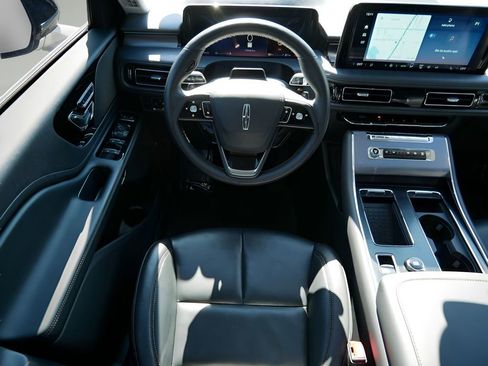 Used 2025 Lincoln Aviator Premiere image 13
