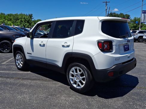 Used 2023 Jeep Renegade Latitude AWD/4WD image 4