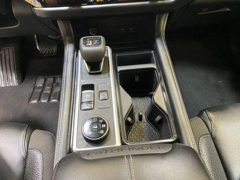 Used 2024 Nissan Pathfinder SL AWD/4WD image 45