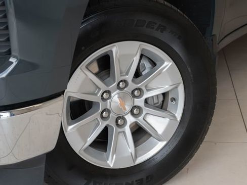 Used 2025 Chevrolet Silverado 1500 LT AWD/4WD image 2