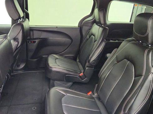 Used 2025 Chrysler Pacifica Select FWD image 20