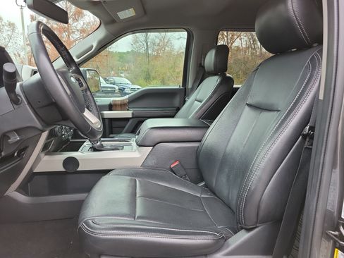 Used 2019 Ford F150 Lariat w/ Trailer Tow Package image 14