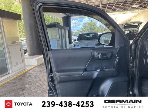 Used 2016 Toyota Tacoma TRD Sport w/ Premium & Technology Package RWD image 19