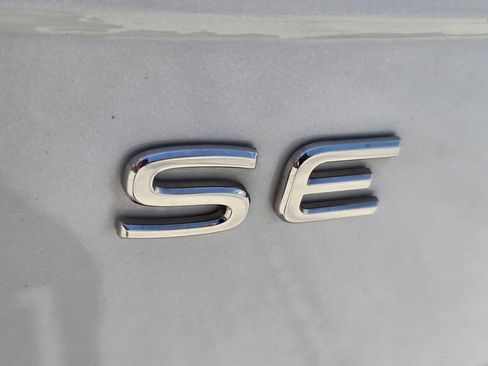 Used 2022 Volkswagen Tiguan SE R-Line FWD image 14