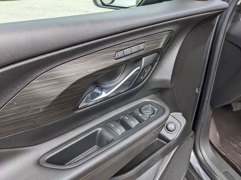 Used 2021 GMC Terrain SLT image 19