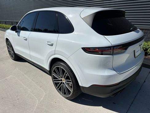 Used 2023 Porsche Cayenne image 3