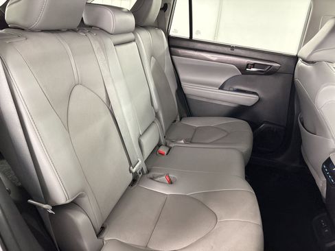 Used 2022 Toyota Highlander Limited AWD/4WD image 30