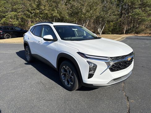 New 2026 Chevrolet Trax LT w/ Driver Confidence Package image 3