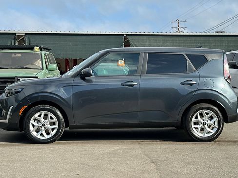 Used 2025 Kia Soul LX w/ LX Technology Package FWD image 7