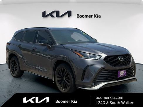 Used 2024 Toyota Highlander XSE FWD image 3