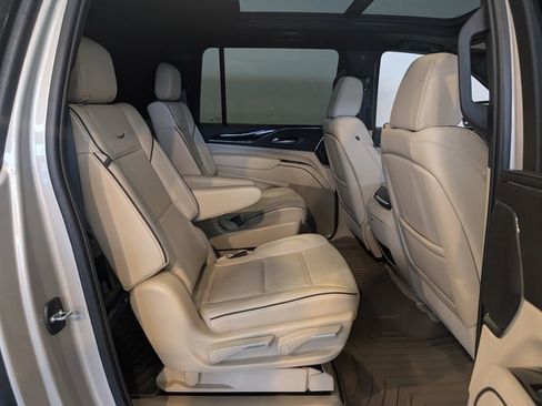 Used 2024 Cadillac Escalade ESV Premium Luxury image 17