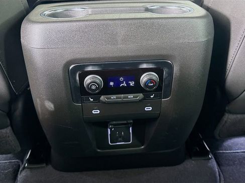 Used 2024 Chevrolet Suburban High Country image 28