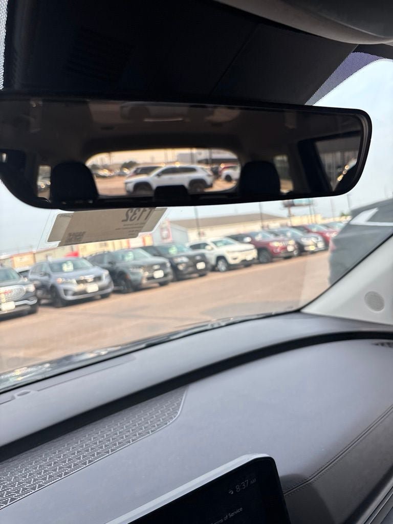 Used 2025 Kia Carnival FWD image 20