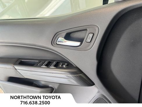 Used 2022 GMC Canyon AT4 AWD/4WD image 17