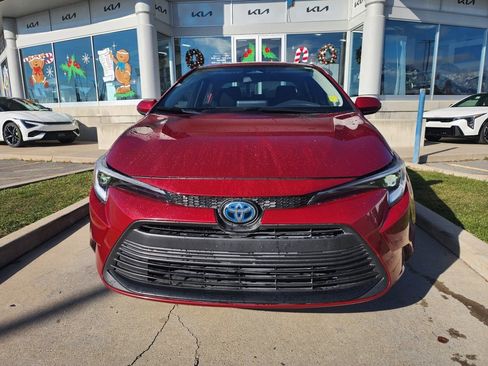 Used 2023 Toyota Corolla LE image 2