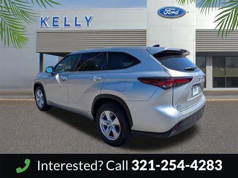 Used 2024 Toyota Highlander LE FWD image 8