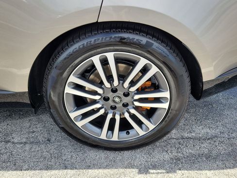 Used 2025 Land Rover Range Rover Long Wheelbase SE AWD/4WD image 12