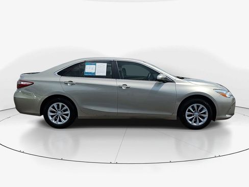 Used 2016 Toyota Camry LE FWD image 5
