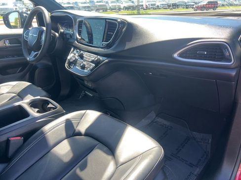 Used 2025 Chrysler Pacifica Select FWD image 27