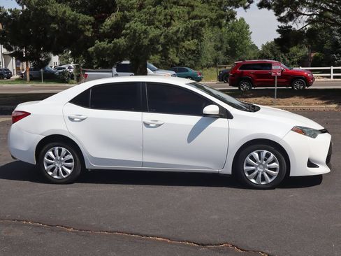 Used 2018 Toyota Corolla LE FWD image 3